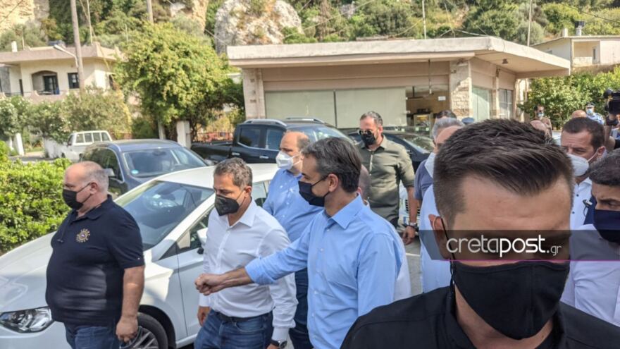 Στην Κρήτη ο Μητσοτάκης: Άμεσα 20.000 ευρώ σε όσους έχασαν τα σπίτια τους - Στήριξη σε επιχειρήσεις