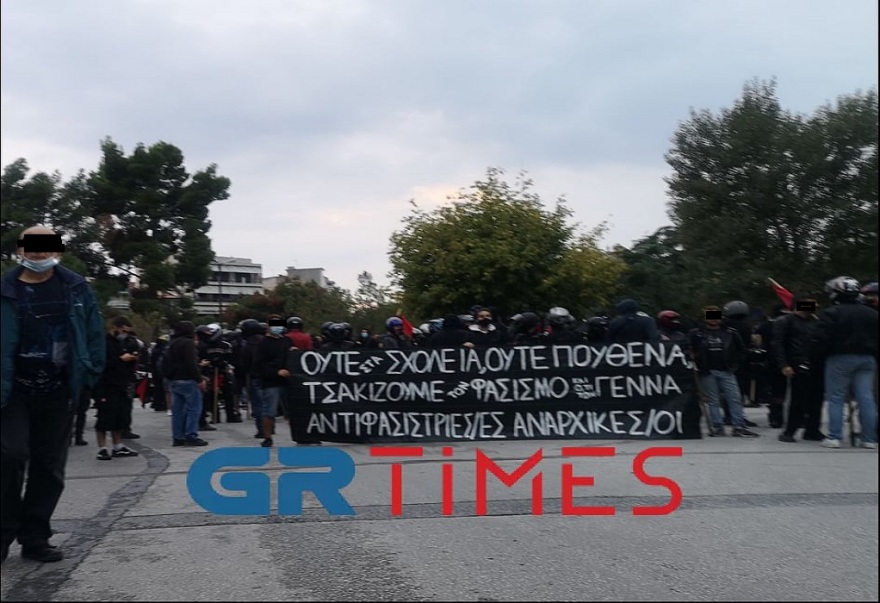 Νέος πετροπόλεμος και χημικά στο ΕΠΑΛ Σταυρούπολης -  Μία σύλληψη και 19 προσαγωγές από την ΕΛ.ΑΣ.