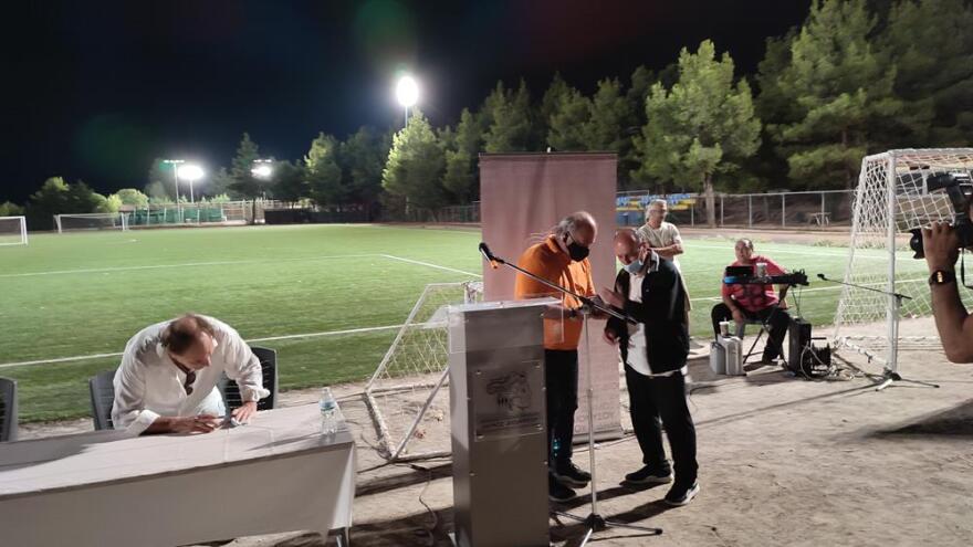 Ο Δήμος Διονύσου τίμησε τον θρύλο του ποδοσφαίρου Μίμη Δομάζο, 50 χρόνια μετά το έπος του Γουέμπλεϊ