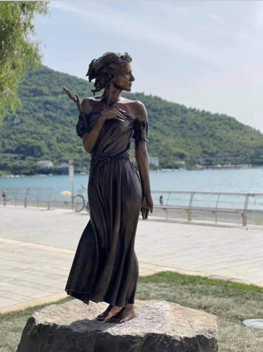 Σάλος στην Ιταλία για ένα... άγαλμα: Ζητούν να γκρεμιστεί γιατί είναι καλλίγραμμο και «προάγει τον σεξισμό»