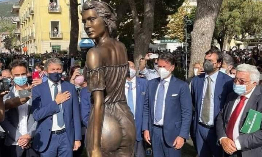Σάλος στην Ιταλία για ένα... άγαλμα: Ζητούν να γκρεμιστεί γιατί είναι καλλίγραμμο και «προάγει τον σεξισμό»