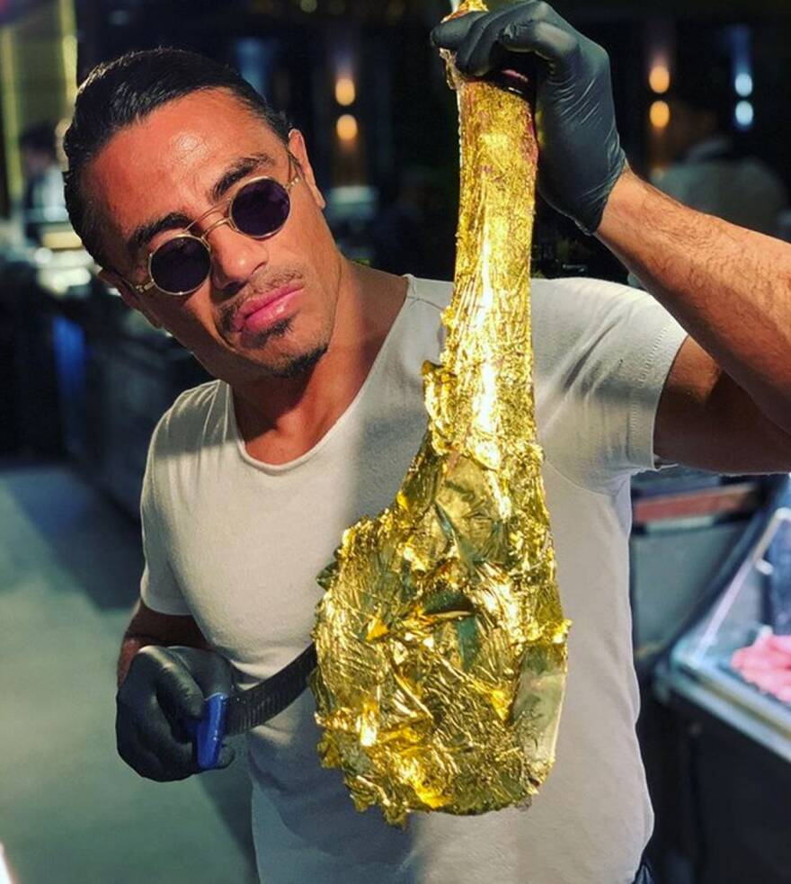 Salt Bae: Οι «χρυσοί» καφέδες των 432 ευρώ στη Μύκονο