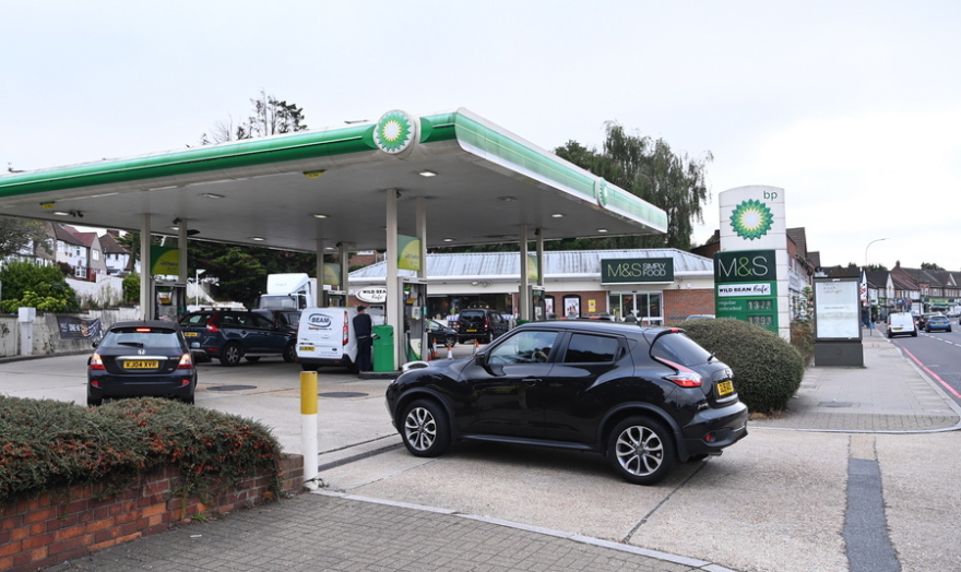 Κρίση καυσίμων στη Βρετανία: Σταθεροποιείται η κατάσταση, λέει ο Μπόρις Τζόνσον