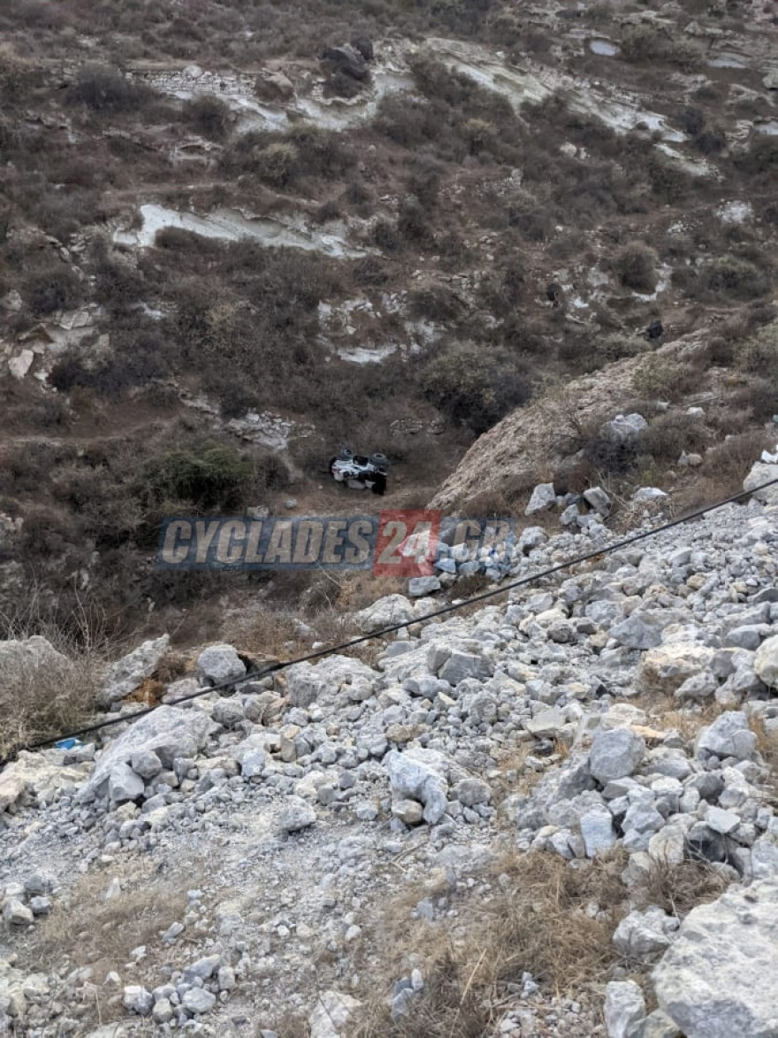 Τροχαίο-σοκ στη Σαντορίνη: Έπεσαν με «γουρούνα» σε γκρεμό 20 μέτρων - Δύο τουρίστριες τραυματισμένες - Δείτε φωτογραφίες