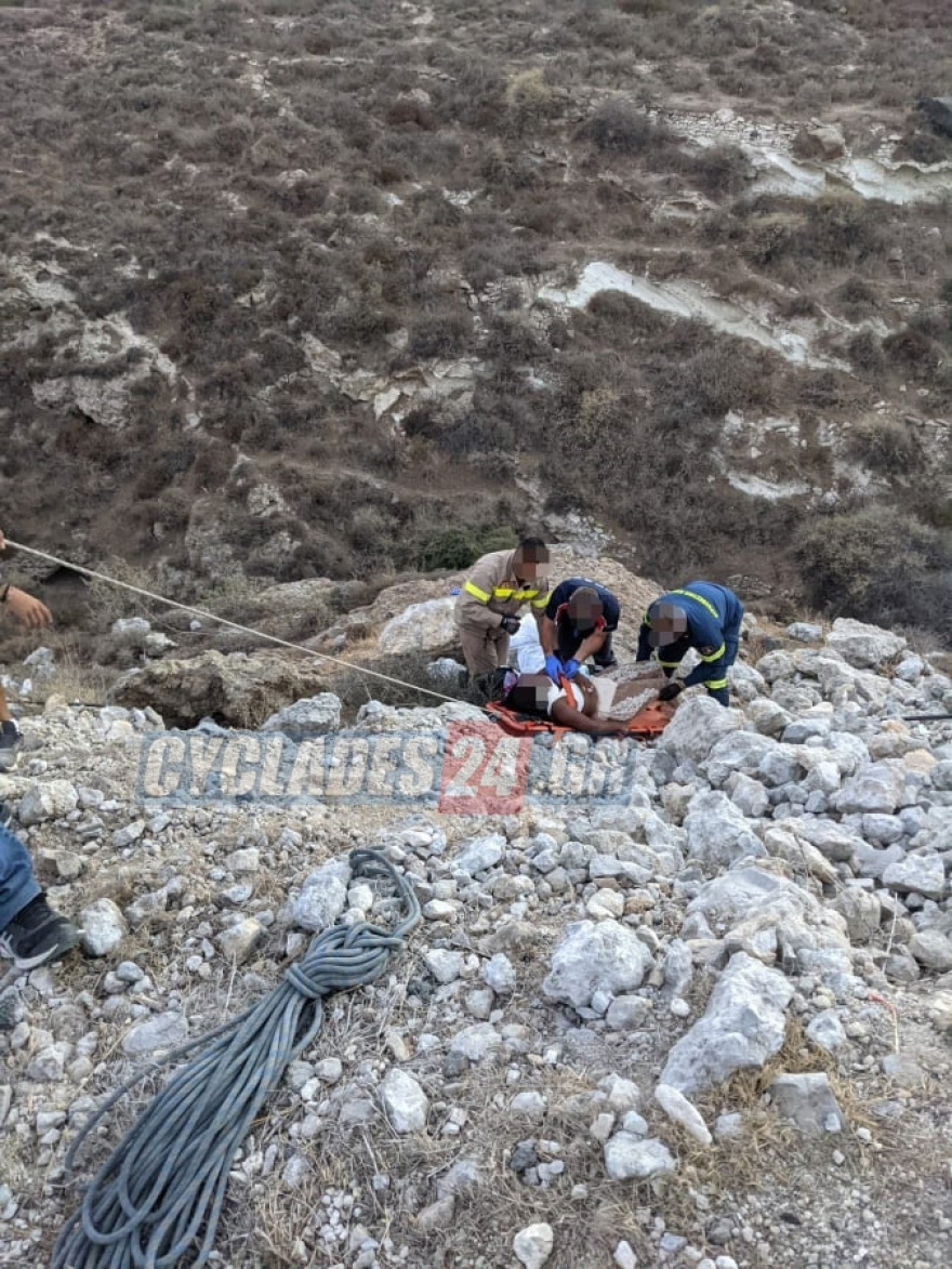 Τροχαίο-σοκ στη Σαντορίνη: Έπεσαν με «γουρούνα» σε γκρεμό 20 μέτρων - Δύο τουρίστριες τραυματισμένες - Δείτε φωτογραφίες