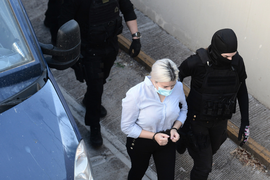 Επίθεση με βιτριόλι: Στο δικαστήριο για πρώτη φορά η κατηγορούμενη - Η αντίδραση της Ιωάννας