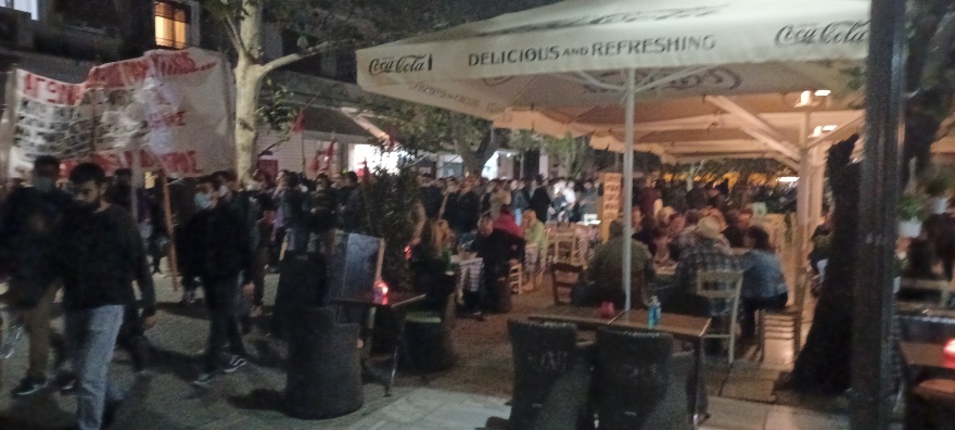 Δείτε βίντεο: Επεισόδια και χημικά στην πορεία κατά του νομοσχεδίου για την αξιολόγηση εκπαιδευτικών