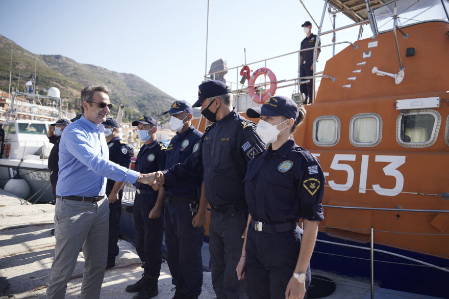 Μητσοτάκης από Σάμο: Η δομή της ντροπής κλείνει - Να καταλήξει η ΕΕ σε κοινό σύμφωνο μετανάστευσης και ασύλου