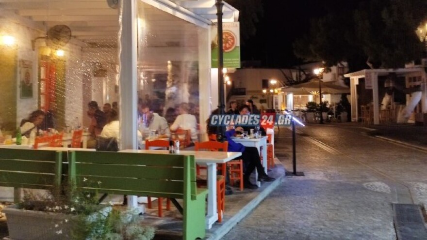 Το καλοκαίρι δεν τελειώνει στα ελληνικά νησιά: Μέχρι Νοέμβριο πάει η τουριστική σεζόν