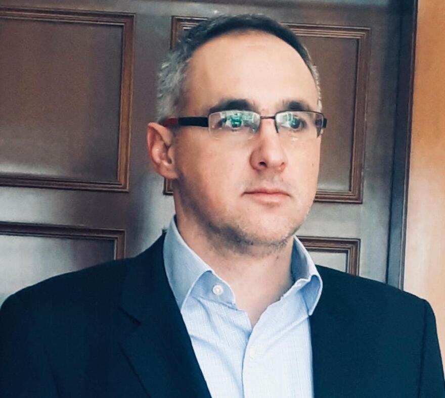 Κωνσταντίνος Μητροβγένης: Από τα catwalks και τα ντεφιλέ... στο κελί της φυλακής