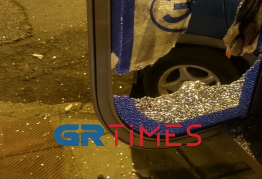 Επεισόδια στη Θεσσαλονίκη: Εκτεταμένες ζημιές από τις πέτρες και τα βεγγαλικά