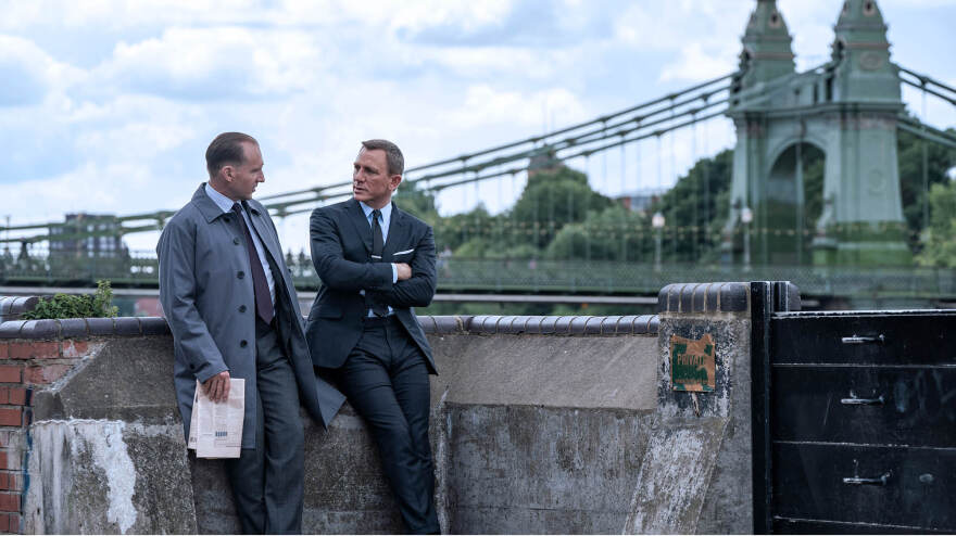 Ο Δανίκας είδε τον James Bond και γράφει για τα 7 πρόσωπα του σούπερ πράκτορα