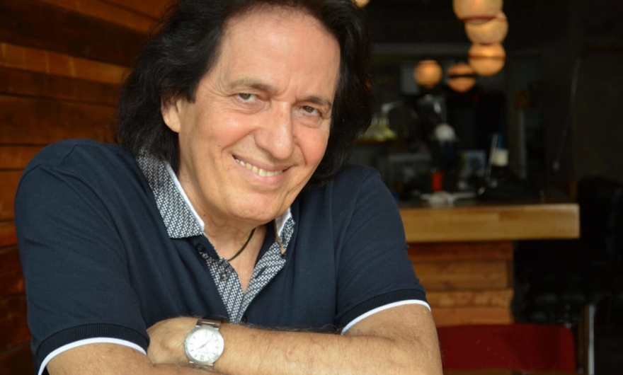 Πασχάλης: «Ο Τόνι Σφήνος γελοιοποιεί την εποχή» - Η οργισμένη απάντηση του ηθοποιού 