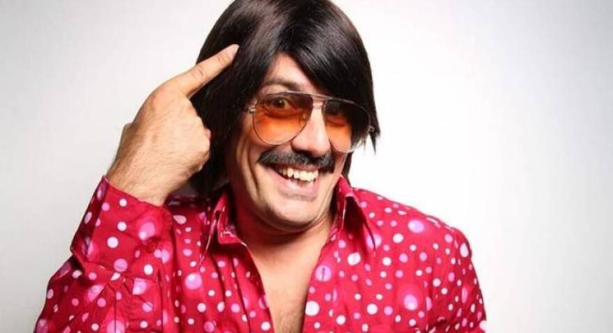 Πασχάλης: «Ο Τόνι Σφήνος γελοιοποιεί την εποχή» - Η οργισμένη απάντηση του ηθοποιού 