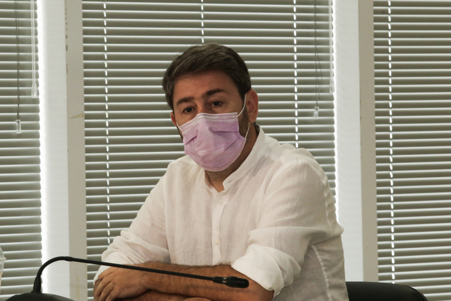 Εκλογές στο ΚΙΝΑΛ: Mυρίζει μπαρούτι στα στρατηγεία των υποψήφιων αρχηγών