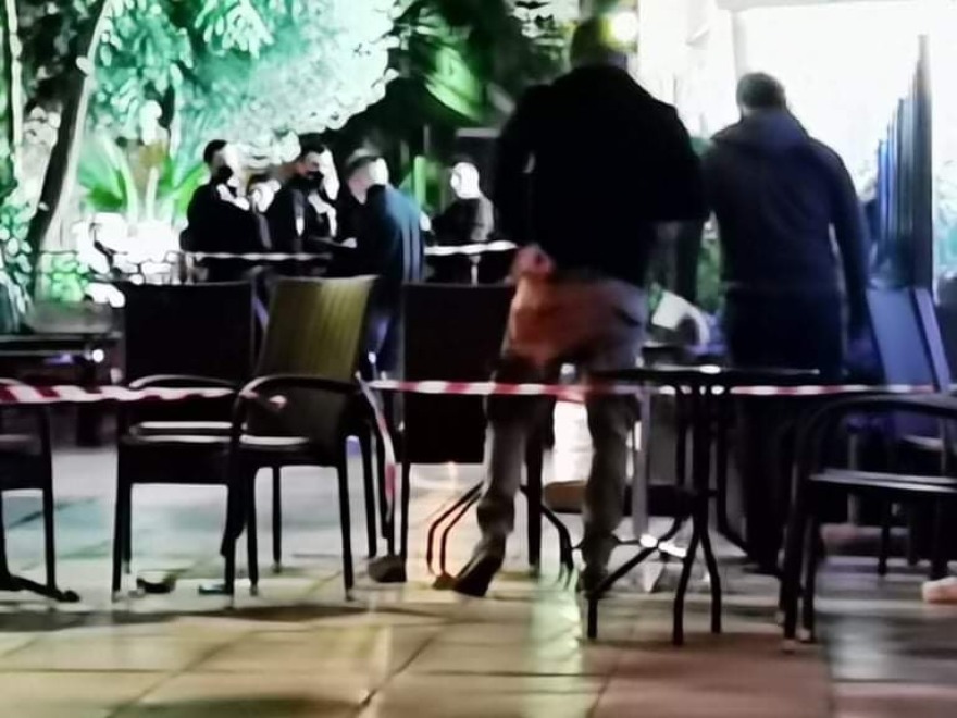 Πυροβολισμοί στη Λιοσίων - Νεκρός ο άνδρας που δέχθηκε σφαίρες στο κεφάλι και την κοιλιά - Δείτε βίντεο και φωτογραφίες