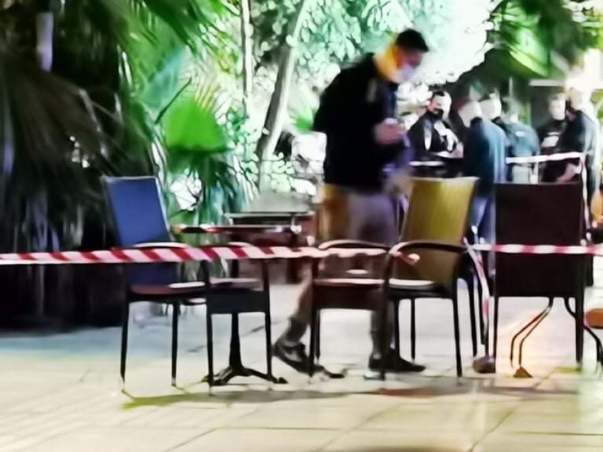 Πυροβολισμοί στη Λιοσίων - Νεκρός ο άνδρας που δέχθηκε σφαίρες στο κεφάλι και την κοιλιά - Δείτε βίντεο και φωτογραφίες