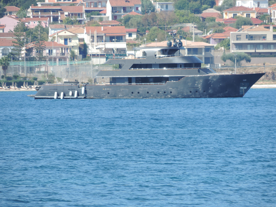 Η θαλαμηγός του... Τζέιμς Μποντ στην Κεφαλονιά - Δείτε φωτογραφίες