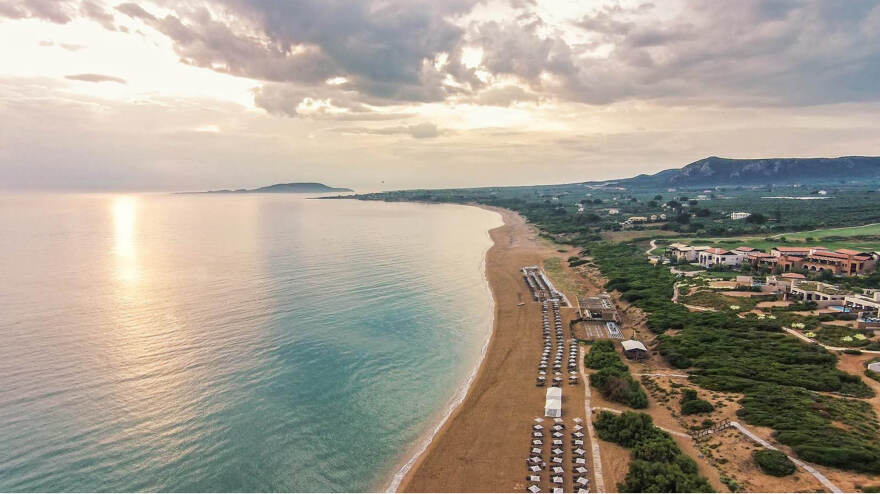 H οικογένεια Αντετοκούνμπο αγοράζει στο «Costa Navarino»