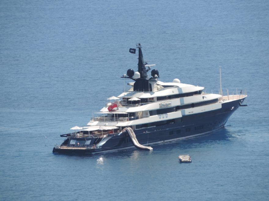 Η θαλαμηγός του... Τζέιμς Μποντ στην Κεφαλονιά - Δείτε φωτογραφίες