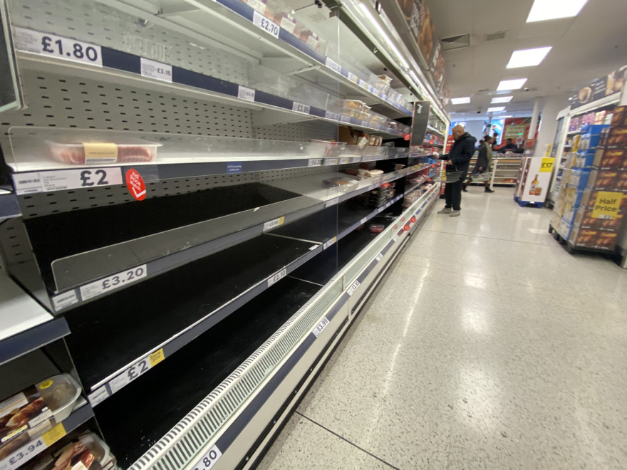 Πώς το Brexit... έφτιαξε «μαύρη τρύπα» 1.000.000 θέσεων εργασίας