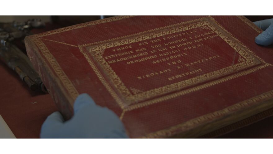 «1821 Πριν και Μετά»: Το χρονικό της προετοιμασίας της εμβληματικής έκθεσης του Μουσείου Μπενάκη μέσα από ένα ντοκιμαντέρ