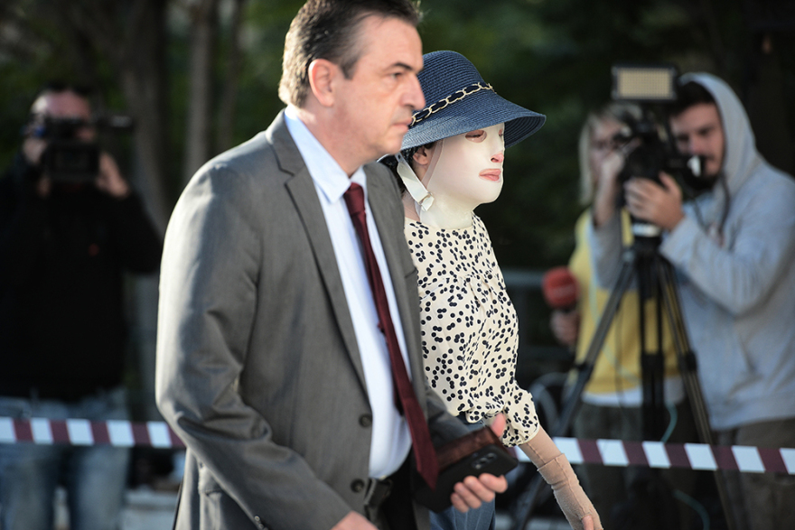 Επίθεση με βιτριόλι: Στο δικαστήριο η Ιωάννα - Με τις καταθέσεις των γιατρών της συνεχίζεται σήμερα η δίκη