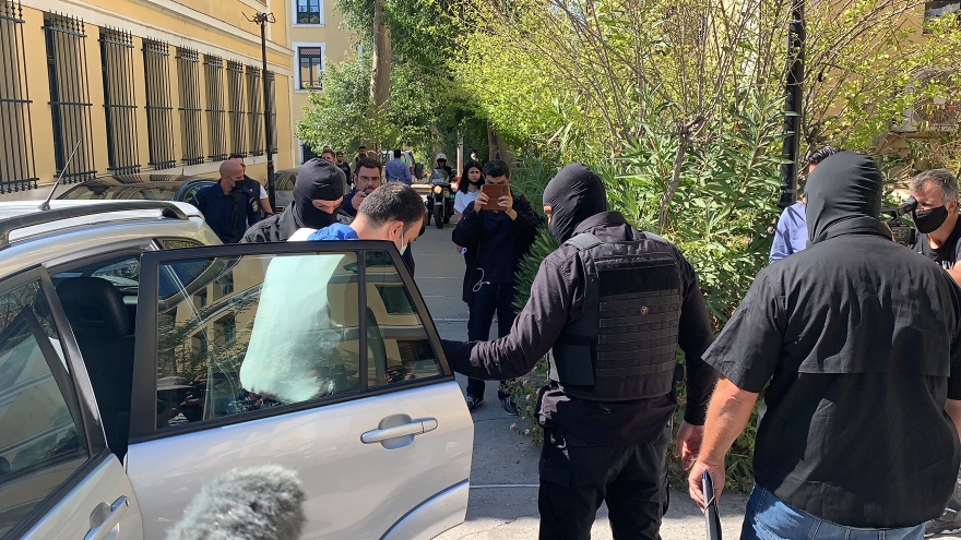 Στον εισαγγελέα ο 34χρονος τρομοκράτης του ISIS - Δείτε βίντεο και φωτογραφίες