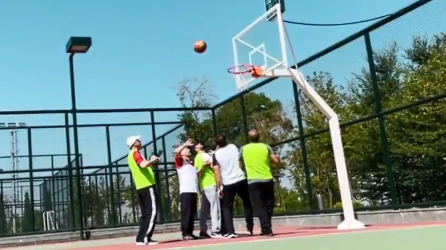 Ερντογάν: «Χάνει» στις δημοσκοπήσεις και το έριξε στο μπάσκετ