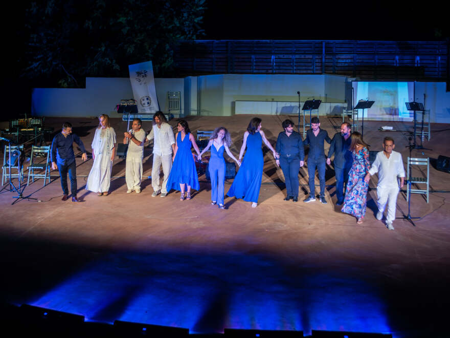 Δημοσθένης Χρ. Σταυριανός (βαρύτονος): «Με γλώσσα ελληνική - 200 χρόνια επανάσταση» και «Μίκης ωραίος ως Έλληνας»