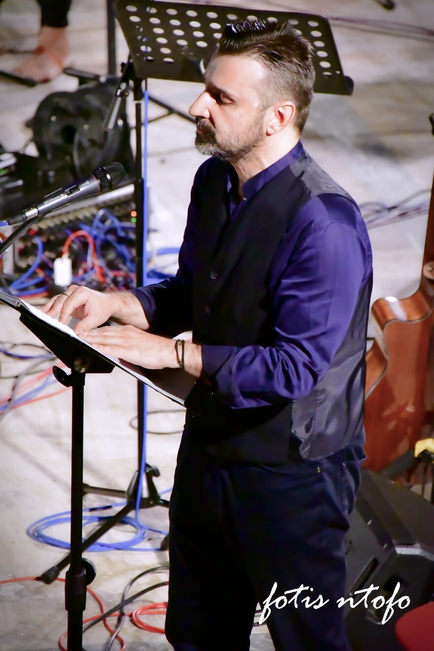 Δημοσθένης Χρ. Σταυριανός (βαρύτονος): «Με γλώσσα ελληνική - 200 χρόνια επανάσταση» και «Μίκης ωραίος ως Έλληνας»