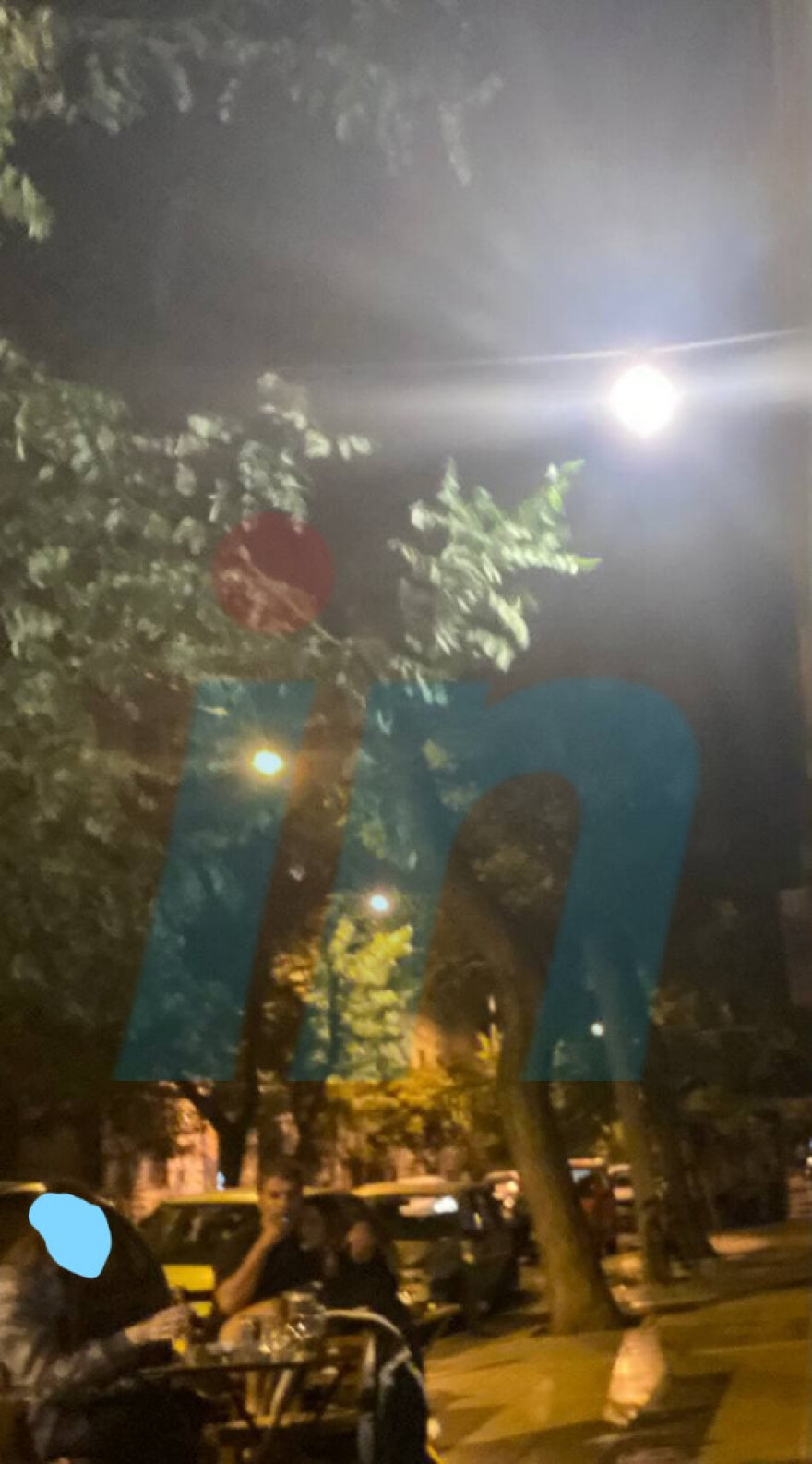 Δέσποινα Βανδή - Βασίλης Μπισμπίκης: Αγκαλιές και φιλιά σε κουτούκι των Εξαρχείων - Φωτογραφίες