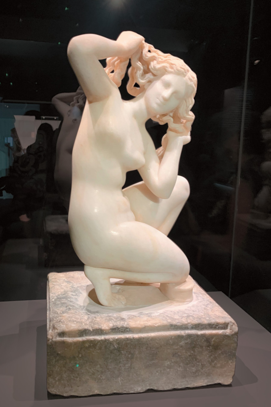 Μουσείο Κυκλαδικής Τέχνης: Η έκθεση-ωδή στο αρχαιοελληνικό «Κάλλος» και ο φιλέλληνας CEO της L' Oreal