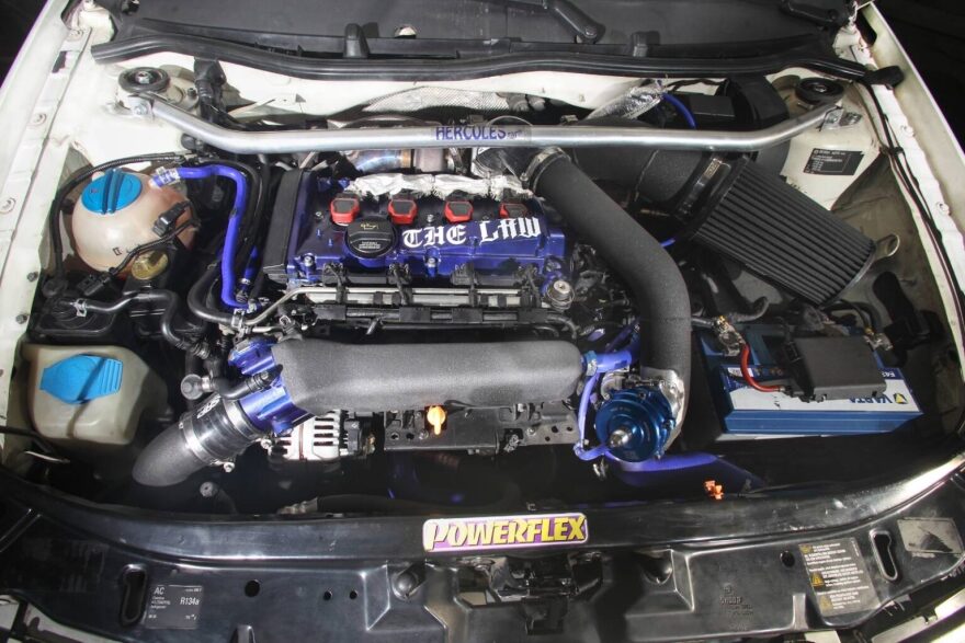 Σε διαθεσιμότητα ο YouTuber αντιεμβολιαστής αστυνομικός: Η μάχη με το έγκλημα, ο χορός και οι... sci-fi νουβέλες