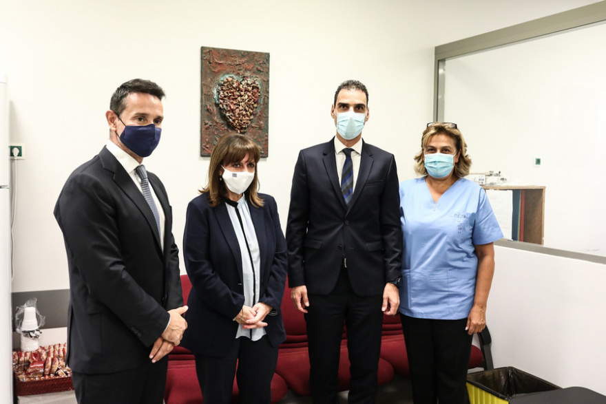 Κατερίνα Σακελλαροπούλου: Έκανε την τρίτη δόση του εμβολίου