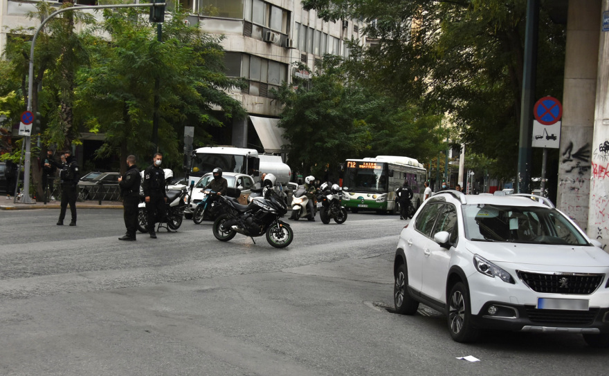 Συναγερμός στο κέντρο της Αθήνας: Καταδίωξη και πυροβολισμοί - Ένας τραυματίας 