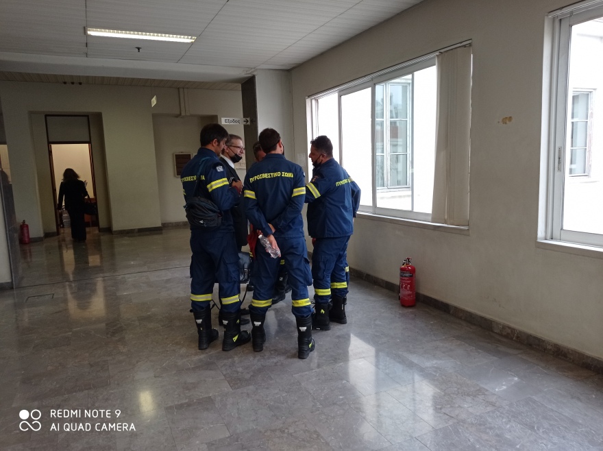 Συγκέντρωση ανεμβολίαστων υγειονομικών έξω από το ΣτΕ