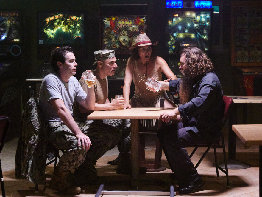 Κομάντα και Δράκοι: Αλλάζουν οι ισορροπίες στη συμμορία των Δράκων - Ο Γιώργος προσπαθεί να σώσει τον Ντόντο