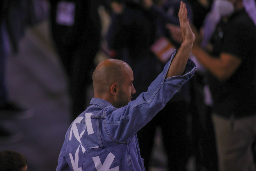 Αποθεώθηκε στο ΣΕΦ ο Σπανούλης: «Ρε Βασίλη, δεν αντέχω, στην κερκίδα να σε βλέπω»