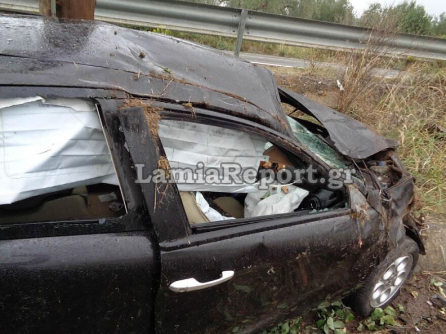  Νεκρός 22χρονος σε τροχαίο στην Αθηνών-Λαμίας - Δείτε φωτογραφίες 