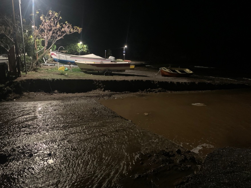 Εύβοια: Πλημμύρες και κατολισθήσεις από την «Αθηνά» - Δείτε φωτογραφίες