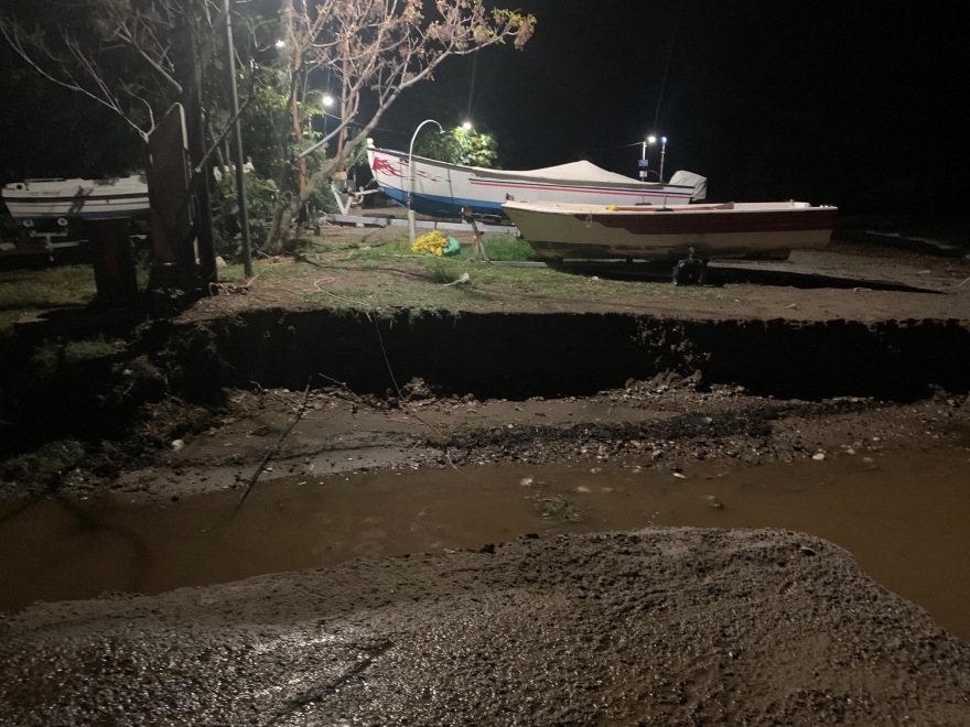 Εύβοια: Πλημμύρες και κατολισθήσεις από την «Αθηνά» - Δείτε φωτογραφίες