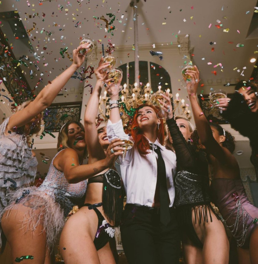 Μπέλα Θορν: Χάρισε «οφθαλμόμουτρο» στο κοινό της για τα 24α γενέθλιά της - Δείτε φωτογραφίες