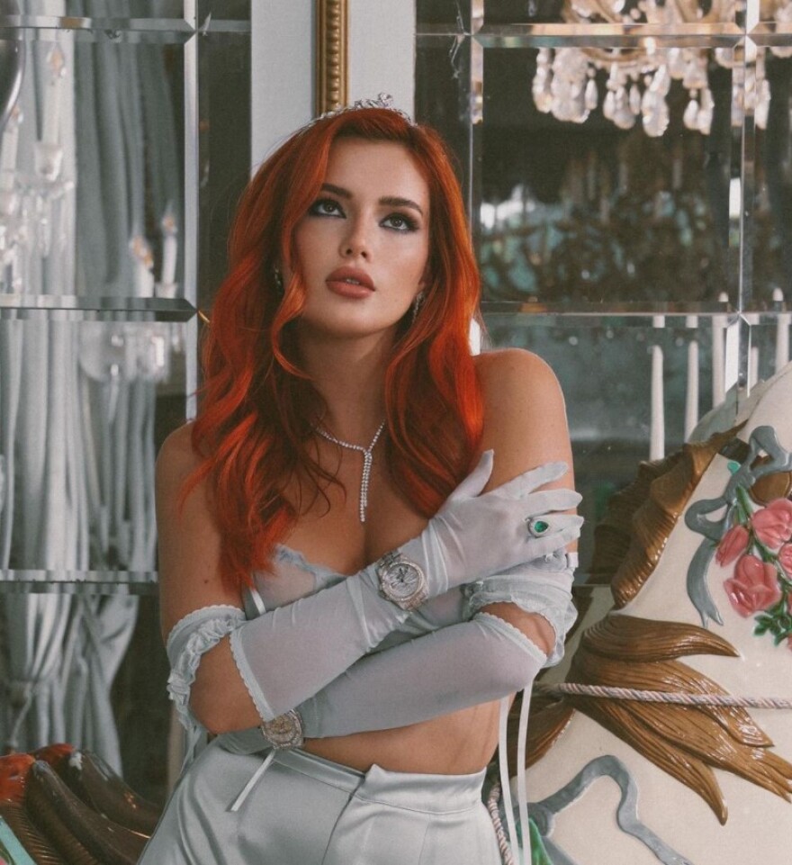 Μπέλα Θορν: Χάρισε «οφθαλμόμουτρο» στο κοινό της για τα 24α γενέθλιά της - Δείτε φωτογραφίες