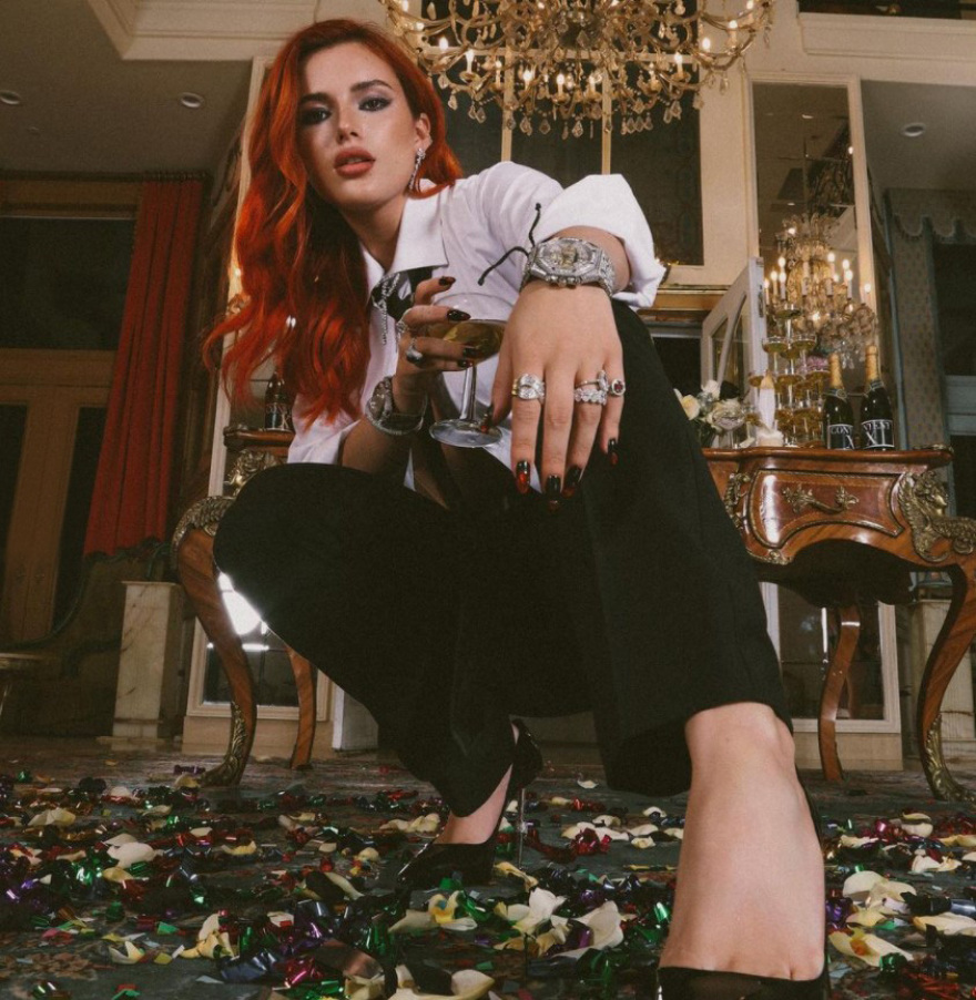 Μπέλα Θορν: Χάρισε «οφθαλμόμουτρο» στο κοινό της για τα 24α γενέθλιά της - Δείτε φωτογραφίες