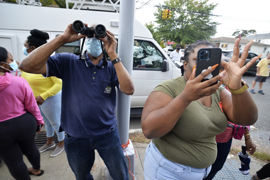 ΗΠΑ: Ένας 44χρονος έμεινε σκαρφαλωμένος πάνω σε δέντρο για 48ώρες για να αποφύγει τη σύλληψη - Δείτε φωτογραφίες και βίντεο