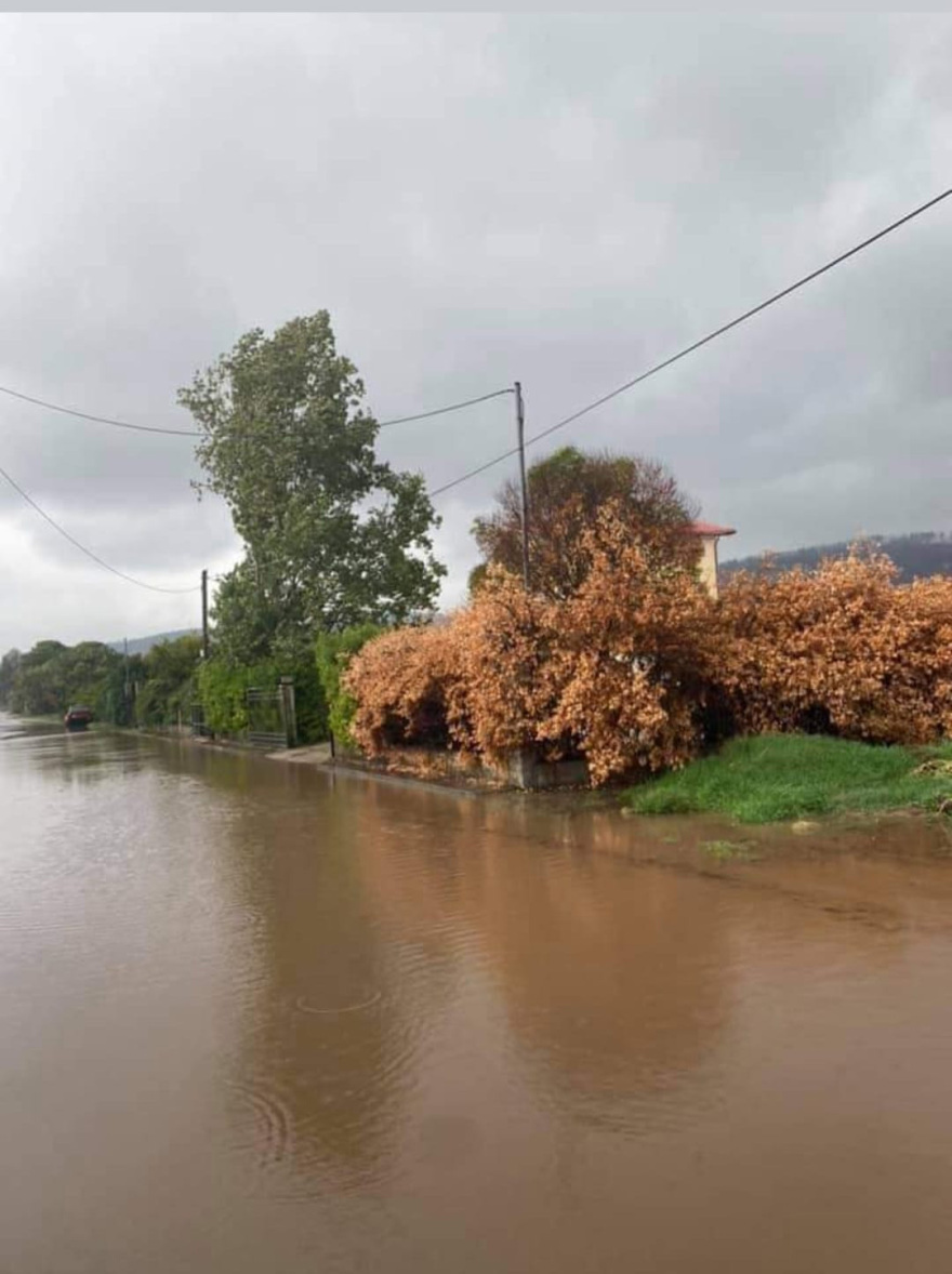Κακοκαιρία «Αθηνά»: Σάρωσε τη Βόρεια Εύβοια - Πλημμύρισε η παραλία, δρόμοι κόπηκαν στη μέση - Φωτογραφίες