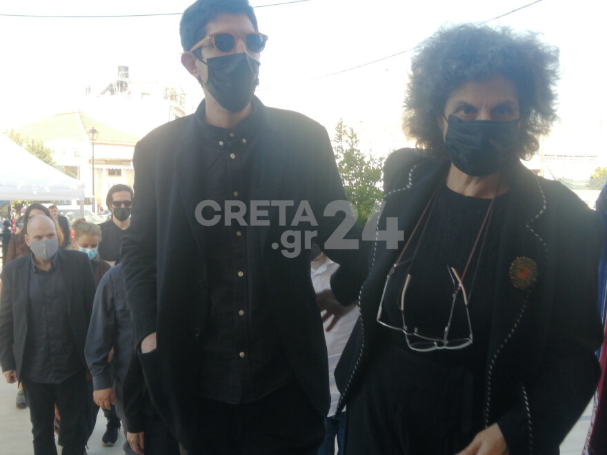 Μίκης Θεοδωράκης: Πλήθος κόσμου στο μνημόσυνο του αείμνηστου μουσικοσυνθέτη στην Κρήτη (Φωτογραφίες)