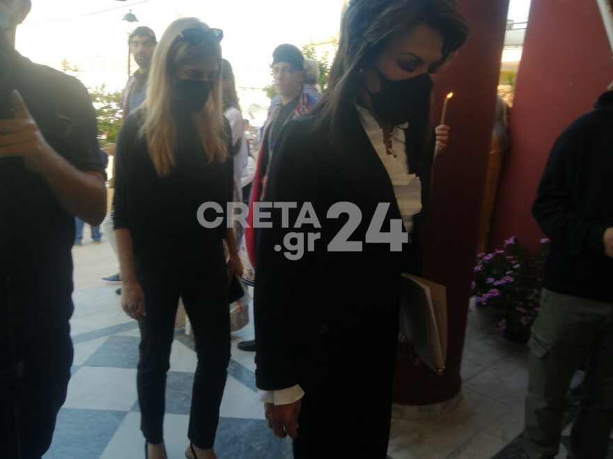 Μίκης Θεοδωράκης: Πλήθος κόσμου στο μνημόσυνο του αείμνηστου μουσικοσυνθέτη στην Κρήτη (Φωτογραφίες)