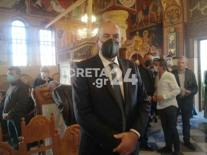 Μίκης Θεοδωράκης: Πλήθος κόσμου στο μνημόσυνο του αείμνηστου μουσικοσυνθέτη στην Κρήτη (Φωτογραφίες)